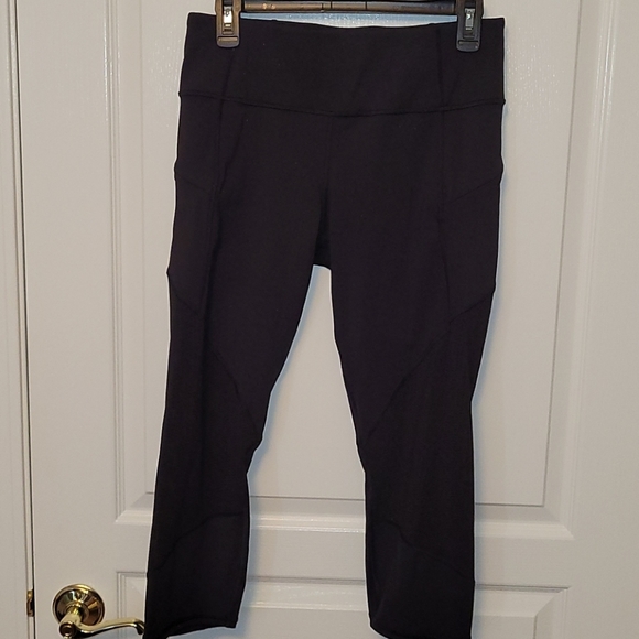 Athleta Mesh Contender Capris - Picture 2 of 7